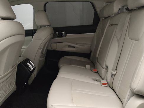 Used 2022 Kia Sorento S w/ Panoramic Sunroof Package image 18