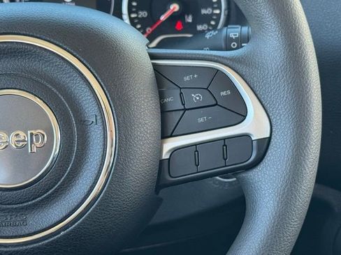 Used 2023 Jeep Renegade Latitude AWD/4WD image 17