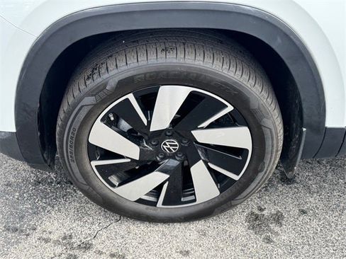 Used 2024 Volkswagen Atlas Cross Sport SE image 13