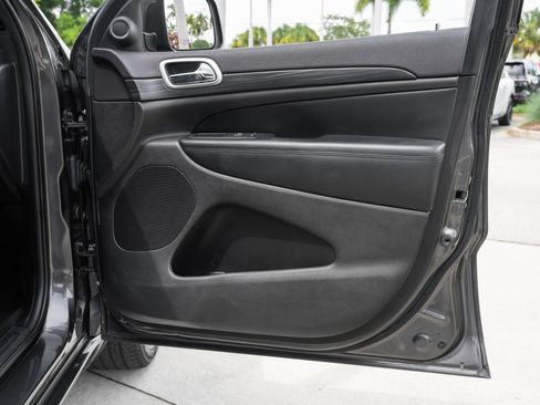 Used 2019 Jeep Grand Cherokee Altitude RWD image 38
