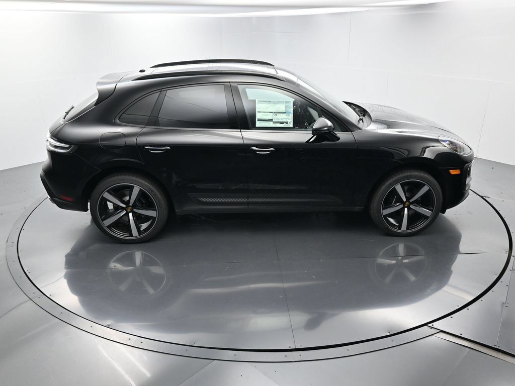 Certified 2026 Porsche Macan AWD/4WD image 38