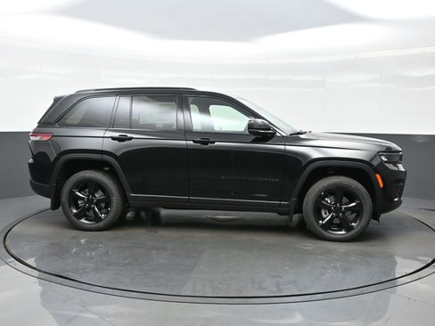 New 2025 Jeep Grand Cherokee Altitude AWD/4WD image 7