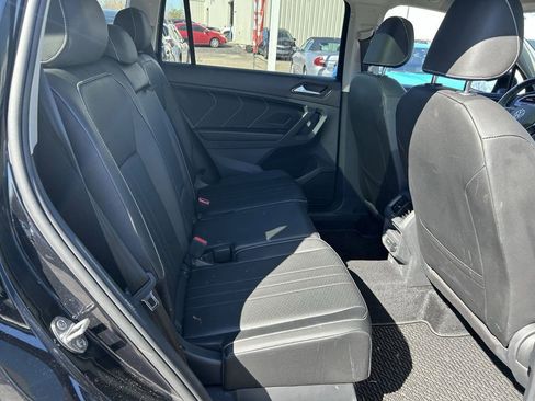 Certified 2023 Volkswagen Tiguan SE w/ Panoramic Sunroof Package AWD/4WD image 25