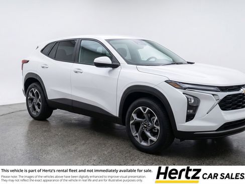 Used 2025 Chevrolet Trax LT FWD image 1