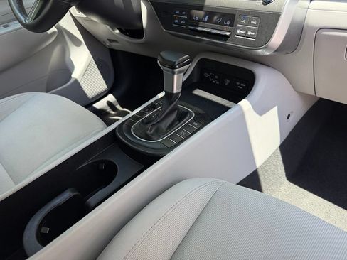 Used 2024 Hyundai Kona SEL AWD/4WD image 39