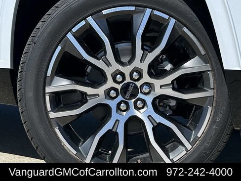 New 2026 GMC Acadia Denali Ultimate w/ LPO, Floor Liner Package AWD/4WD image 9