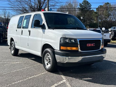 Used 2024 GMC Savana 2500 w/ Driver Convenience Package image 5