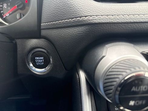 Used 2022 Toyota RAV4 XLE Premium image 33