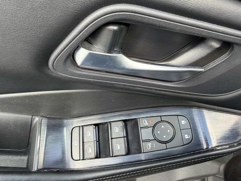 Used 2024 Nissan Rogue SV FWD image 8