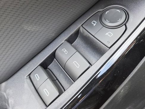 New 2026 Chevrolet Equinox LT w/ Safety and Technology Package FWD image 9