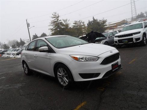 Used 2017 Ford Focus SE w/ Cold Weather Package FWD image 7
