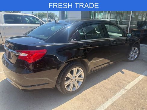 Used 2013 Chrysler 200 Touring FWD image 9