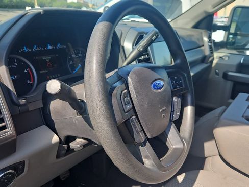 Used 2021 Ford F250 XLT image 2
