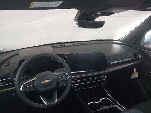 New 2027 Chevrolet Traverse LT w/ Driver Confidence Package FWD image 5
