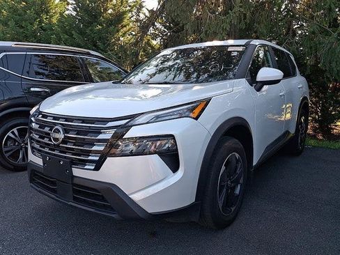 Certified 2025 Nissan Rogue SV AWD/4WD image 4