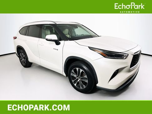 Used 2021 Toyota Highlander XLE image 1