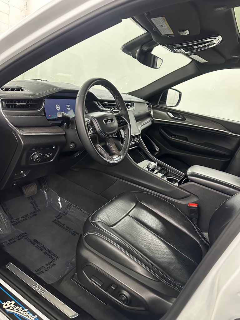 Used 2023 Jeep Grand Cherokee Overland AWD/4WD image 9