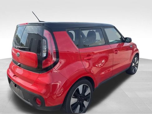 Used 2018 Kia Soul + FWD image 10
