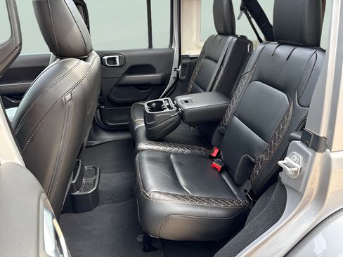 Used 2021 Jeep Wrangler Unlimited Sahara AWD/4WD image 30
