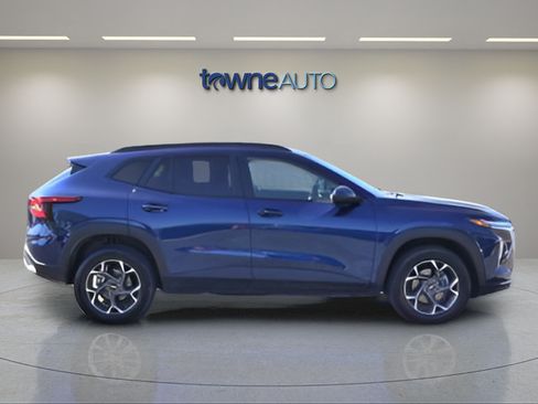 Used 2024 Chevrolet Trax LT w/ LT Convenience Package FWD image 8