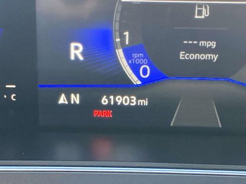 Used 2023 Volkswagen Tiguan SE image 31