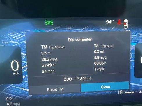 Used 2025 Volvo XC40 B5 Core image 10