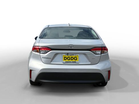 Used 2023 Toyota Corolla LE FWD image 4