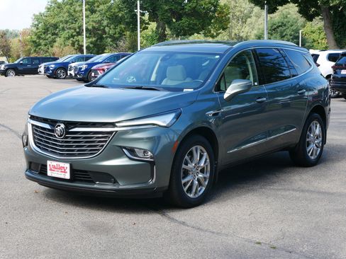 Used 2023 Buick Enclave Essence w/ Experience Buick Package image 4