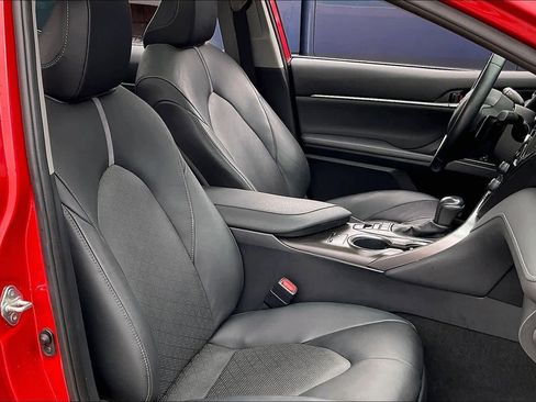 Used 2021 Toyota Camry XSE image 10