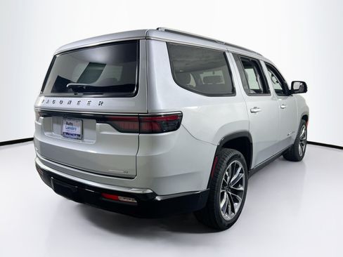 Used 2022 Jeep Wagoneer Series III w/ Premium Group I AWD/4WD image 5