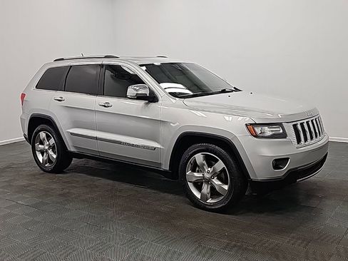 Used 2011 Jeep Grand Cherokee Limited w/ Luxury Group II image 2