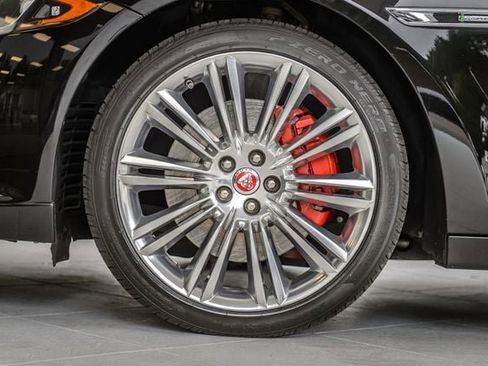 Used 2017 Jaguar XJ R-Sport image 13