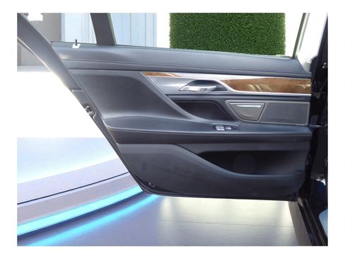 Used 2016 BMW 750i xDrive image 22