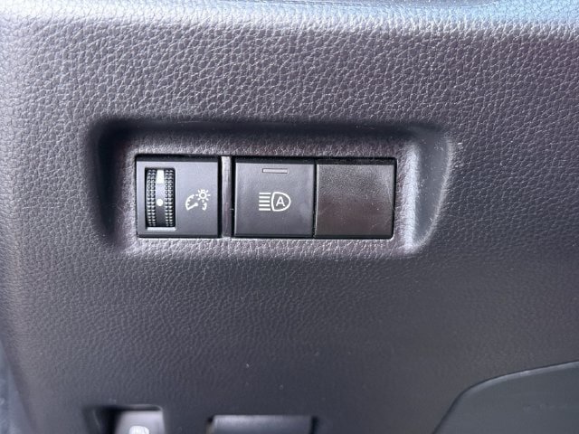 Used 2025 Toyota RAV4 XLE AWD/4WD image 25