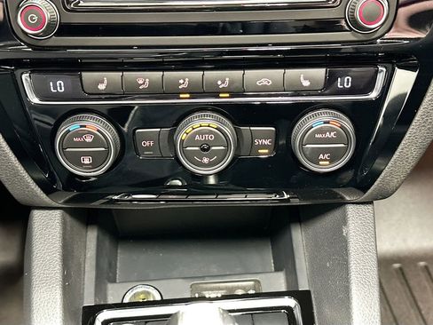 Used 2017 Volkswagen Jetta SEL Premium FWD image 17