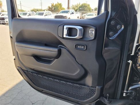 Used 2023 Jeep Gladiator Willys image 25