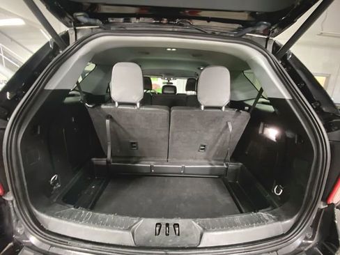 Used 2023 Ford Explorer XLT w/ Equipment Group 202A image 24