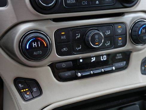 Used 2015 GMC Yukon Denali w/ Premium Package AWD/4WD image 33