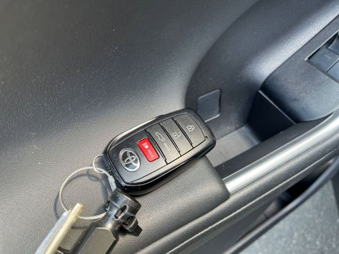 Used 2025 Toyota Highlander XSE AWD/4WD image 21