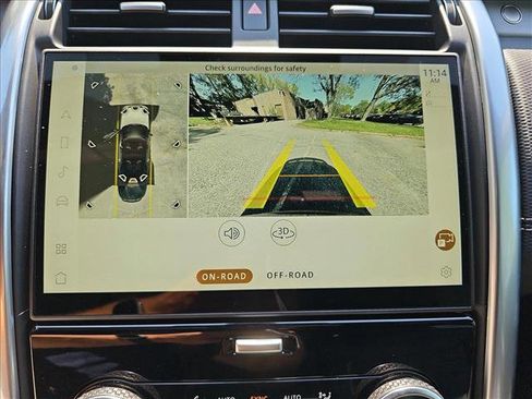 New 2024 Land Rover Discovery Dynamic SE image 19