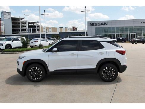 Used 2021 Chevrolet TrailBlazer LT w/ Convenience Package image 3