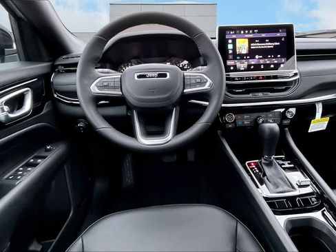 New 2026 Jeep Compass Latitude image 15
