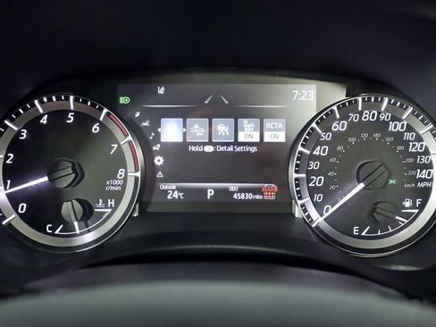 Used 2024 Toyota Highlander XLE AWD/4WD image 17