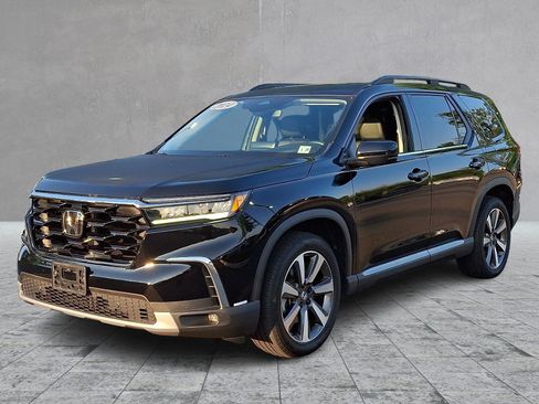 Used 2024 Honda Pilot Touring image 3