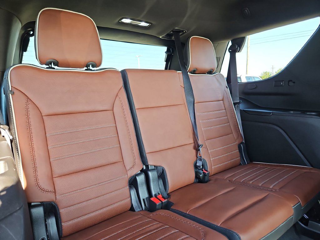 Used 2023 GMC Yukon Denali Ultimate AWD/4WD image 26