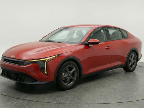 Used 2025 Kia K4 LXS image 3