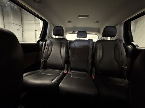 Used 2025 Kia Carnival image 36