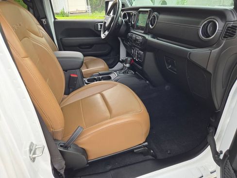 Used 2023 Jeep Wrangler Unlimited Sahara w/ Cold Weather Group AWD/4WD image 7
