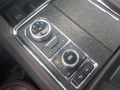 Used 2022 Ford Expedition Limited image 21