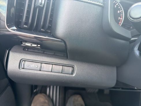 Used 2023 Nissan Pathfinder S FWD image 24